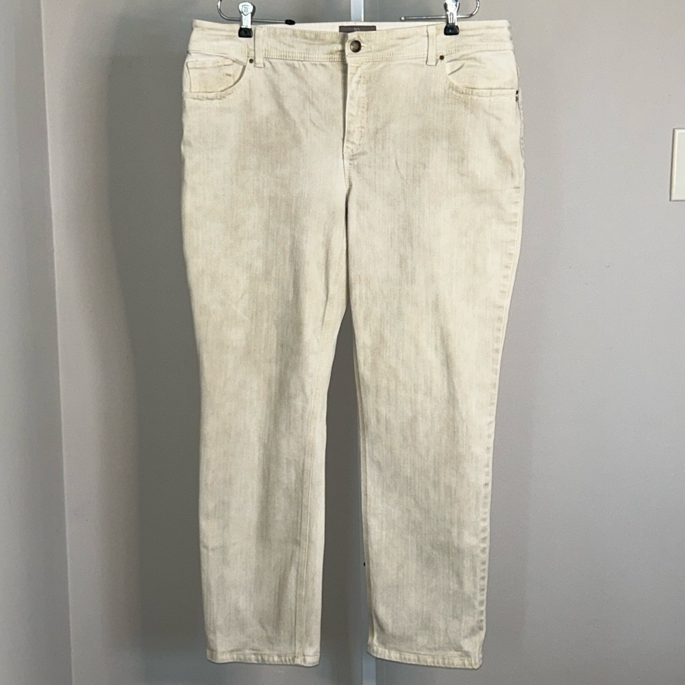 Chico’s So Slimming Khaki Color Size 2.5 Short
